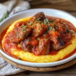 Polenta al sugo con salsiccia e costine